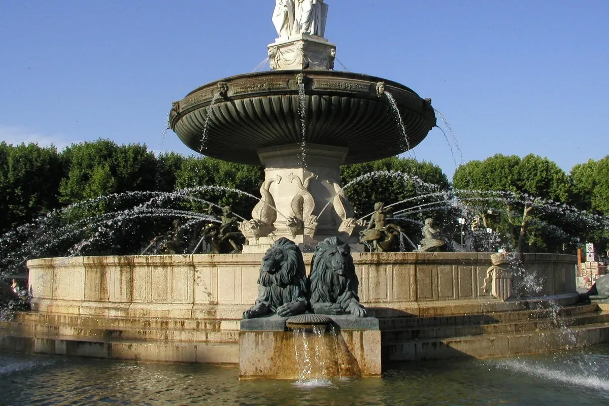 Tiered and cascade fountains
